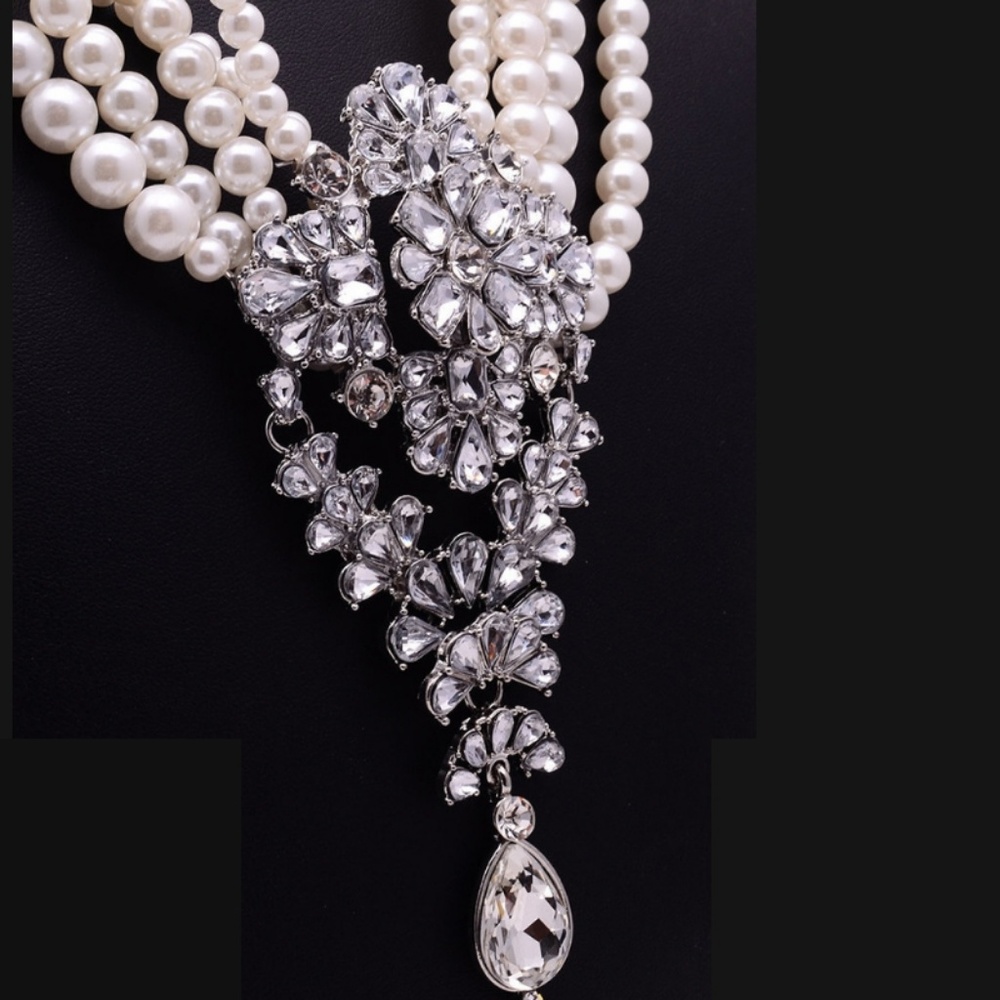 Necklace & Earrings - Diamonds and Pearls White - Picture 3 of 8